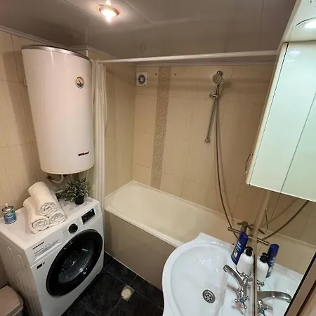 Rent Center Apartment *